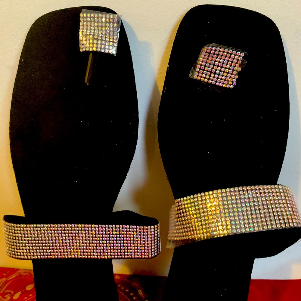 *Brand New Women’s Slides*